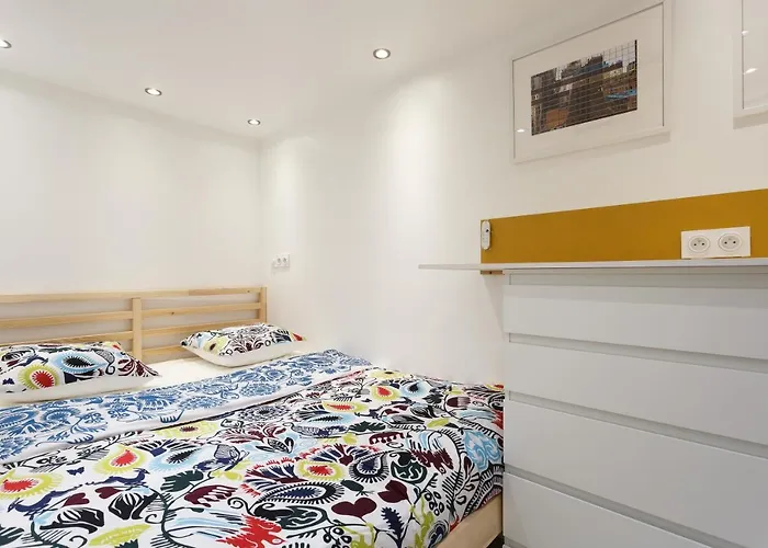 Nocleg ze śniadaniem Petits Champs 4*